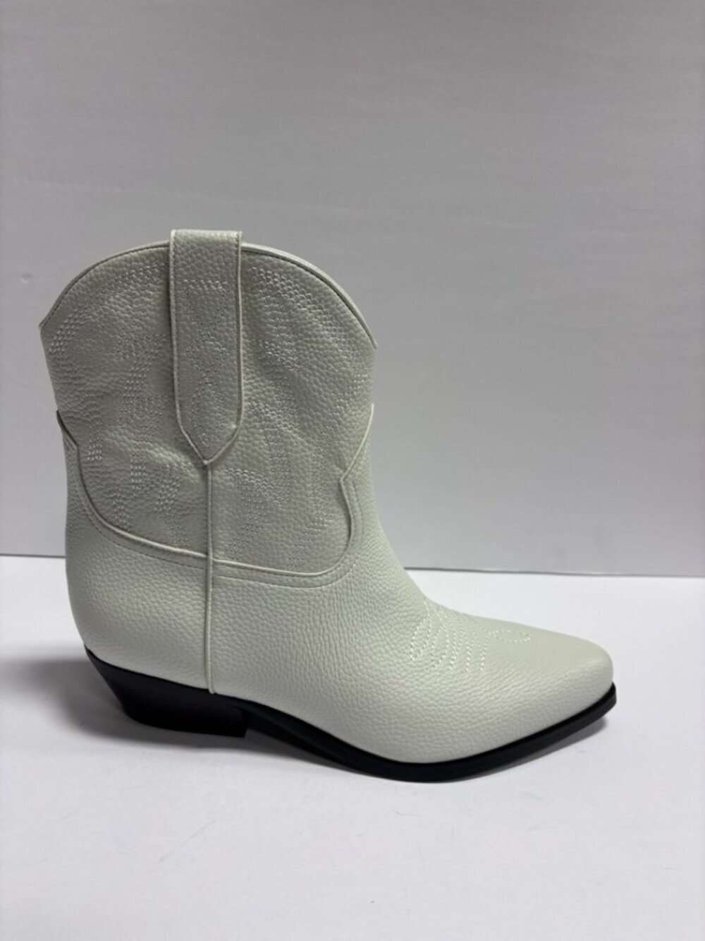 Guess Women’s Ginette White Western Boots, Size 9 M